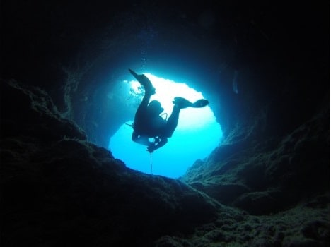 cave-diving